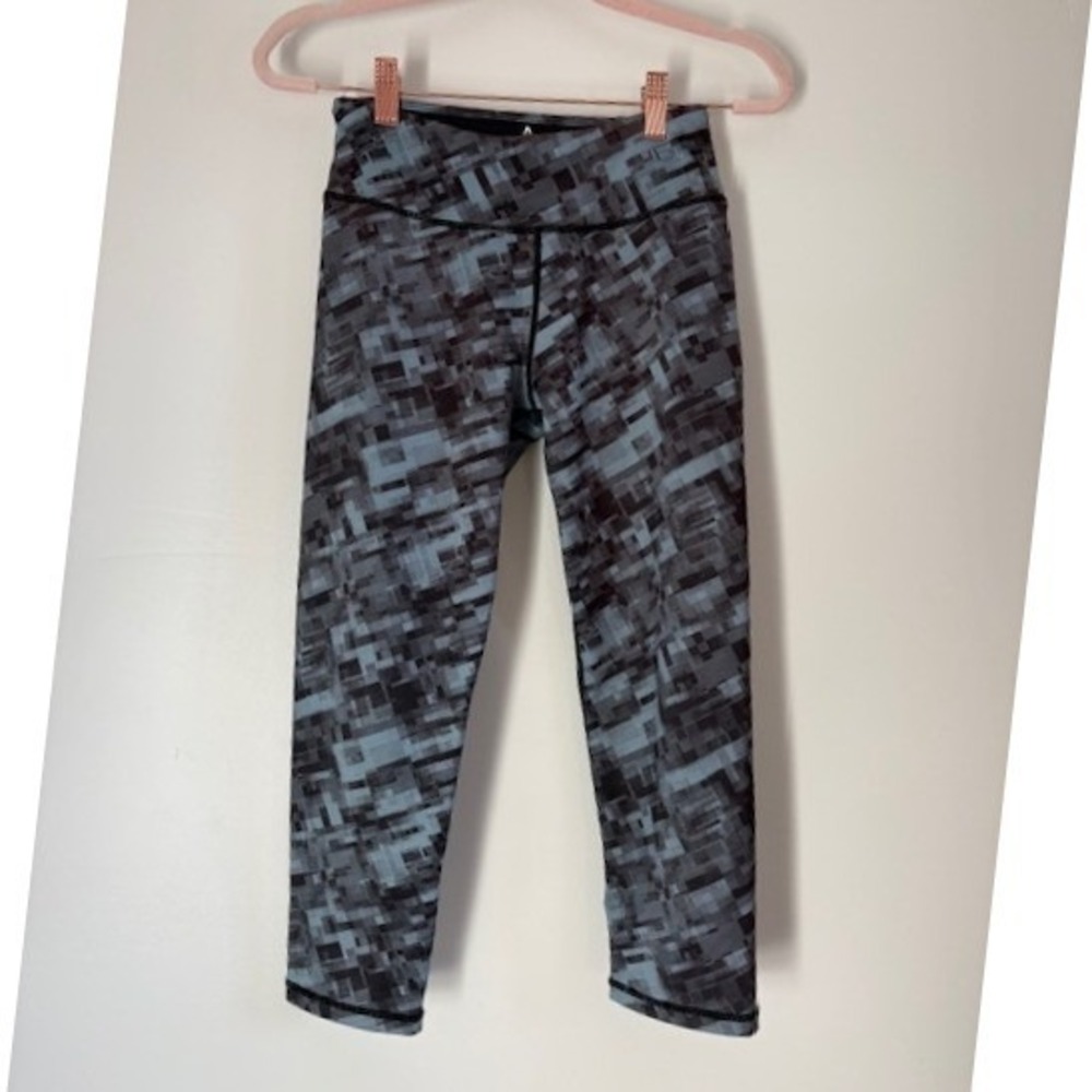 Prana Womens Small Blue Gray Geometric Digital Print Capri Workout Leggings